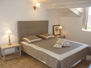 4 bedrooms, iron/ironing board, travel crib, free WiFi