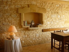 المنشأة من الداخل