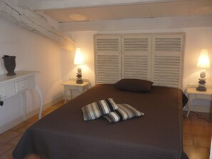 4 Schlafzimmer, BĂŒgeleisen/BĂŒgelbrett, Reisekinderbett, kostenloses WLAN