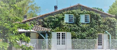 حمّام سباحة خارجي