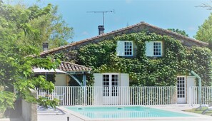 حمّام سباحة خارجي