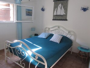 2 bedrooms, travel crib, free WiFi, bed sheets