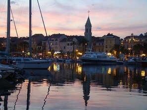 Marina - Garden Apartment 3 to 4 people, residential area, close to beach (Sanary-Sur-Mer)