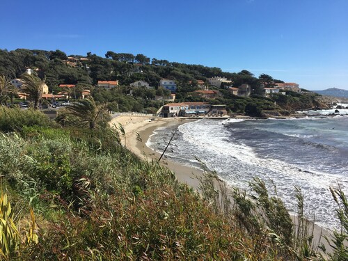 Garden Apartment 3 to 4 people, residential area, close to beach