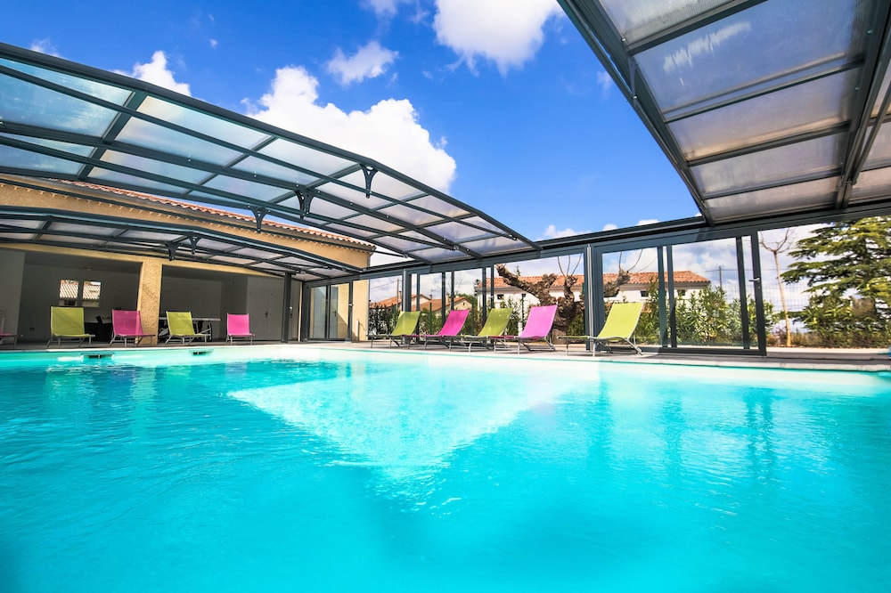 Large gite on small holiday site
