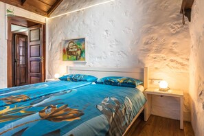 2 bedrooms, in-room safe, iron/ironing board, free WiFi