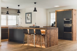 Fridge, oven, stovetop, dishwasher - Luxurious holiday chalet in Großarl, the valley of meadows - 260 sqm for 8 people (Großarl)