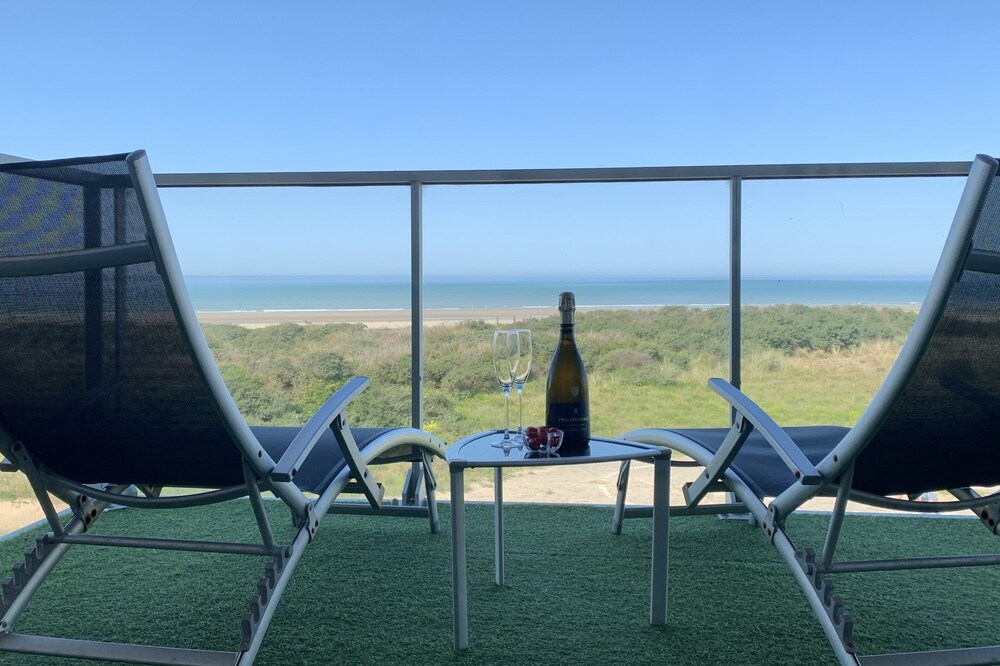 Waterfront waterfront 5m from the beach with wifi