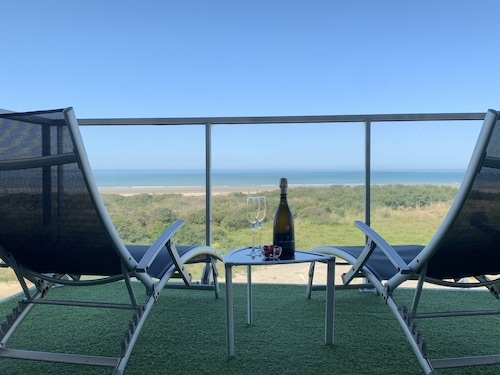 Waterfront waterfront 5m from the beach with wifi