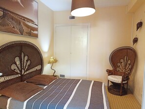 7 chambres, fer et planche à repasser, lits bébé, accÚs Internet