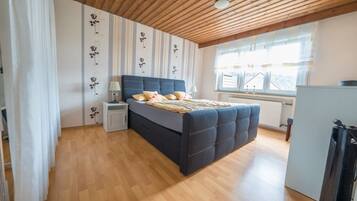 2 Schlafzimmer, Reisekinderbett, WLAN, Bettwäsche