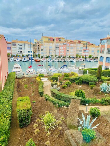 STUDIO RENOVATED WITH VIEW ON BOATS FOR 4 PEOPLE