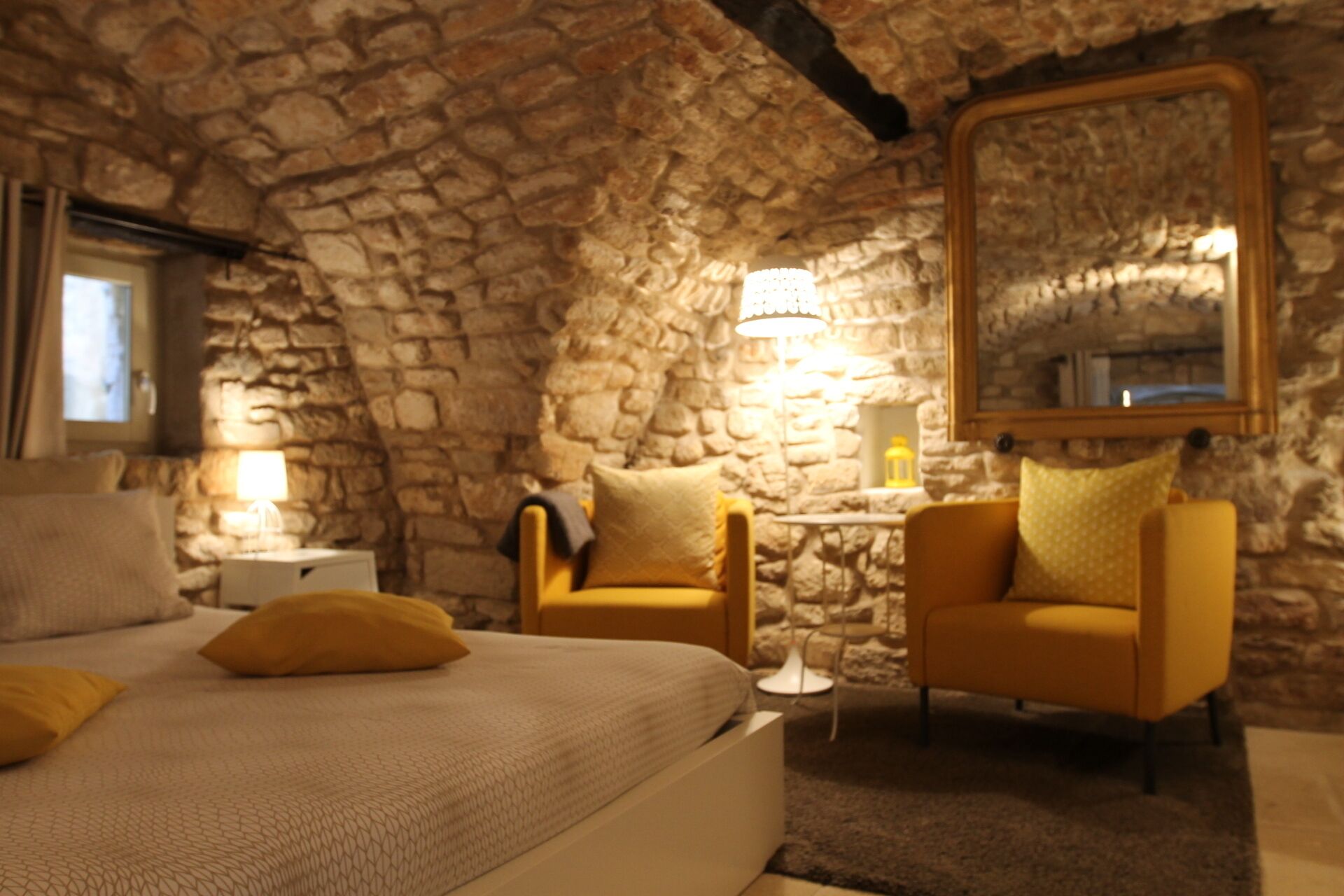 Charming independent bedroom / Charming independent bedroom / Bonnieux Luberon