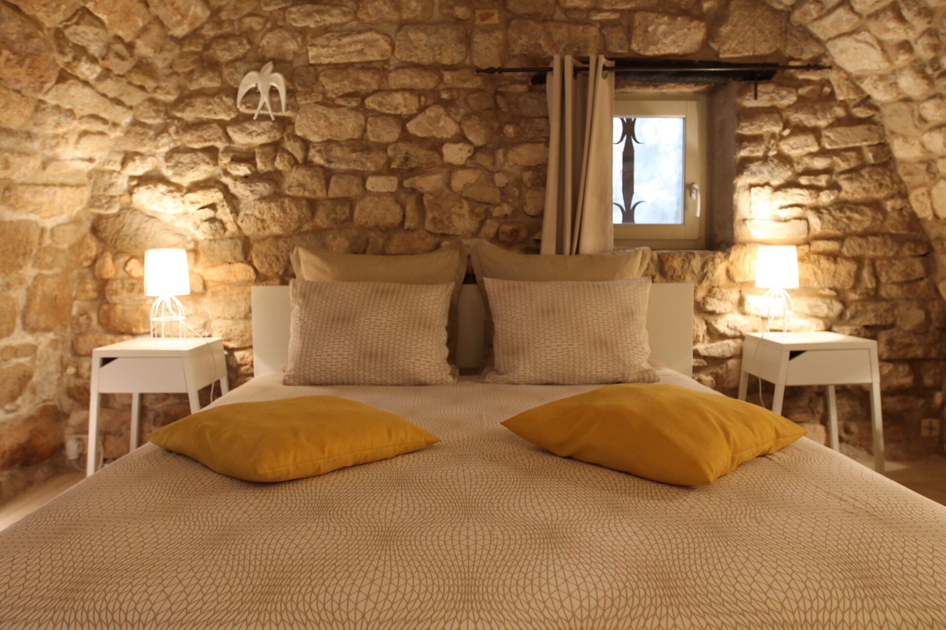 Charming independent bedroom / Charming independent bedroom / Bonnieux Luberon