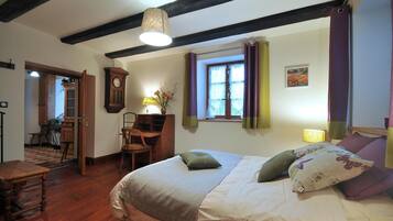 4 camere, ferro/asse da stiro, Wi-Fi gratuito, lenzuola