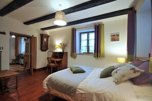 4 bedrooms, iron/ironing board, free WiFi, bed sheets - Charming holiday cottage in Hautes Vosges: Tourism and Handicap Label (Storckensohn)