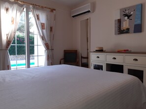 4 bedrooms, iron/ironing board, travel crib, free WiFi - CHARMING VILLA, GOLF AND BEACH ON THE NORTH COAST OF MINORCA. (Son Parc)