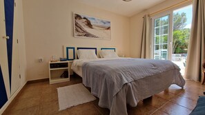 4 habitaciones, tabla de planchar con plancha y cuna de viaje 