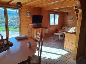 TV - relaxing mountain chalet (Cerniébaud)