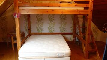 4 bedrooms, iron/ironing board, travel cot