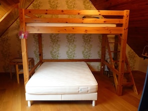 4 bedrooms, iron/ironing board, travel cot - country house in Plestin les Grèves (Plestin-Les-Grèves)