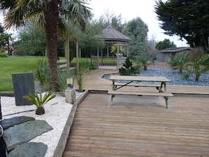 Outdoor dining - country house in Plestin les Grèves (Plestin-Les-Grèves)