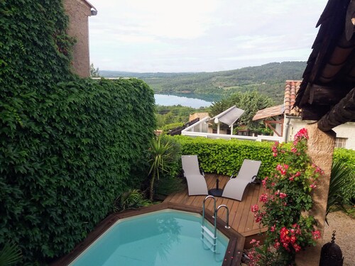 3-Zimmer-Haus mit Garten und Pool mit Blick auf den See Montpezat