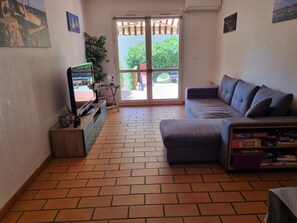 Televisión de pantalla plana y tenis de mesa 