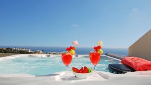 A hot tub with a clear view of the ocean and a cityscape in the background. - Sea View Penthouse with Private Jacuzzi & Huge Terrace – Cala 4 (Calahonda, Costa Del Sol)