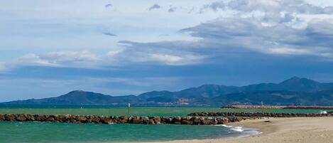 Beach nearby, sun loungers