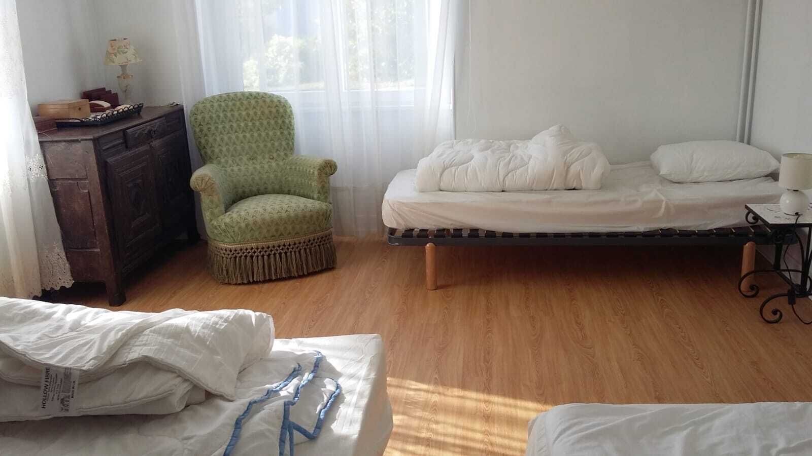 Family seaside villa 30 meters from Morgat beach, for 10 people