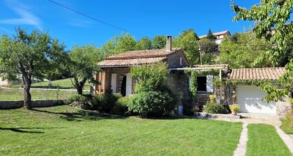 Discover the southern Alps, its blue sky (300 days of sunshine / year) and its peaks.