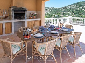 تناول الطعام بالخارج