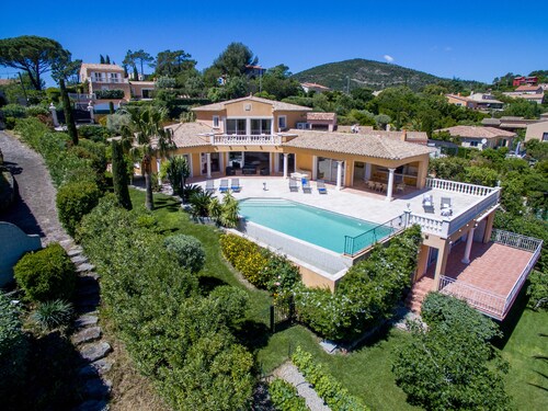 Les Issambres - Très belle villa avec vue mer et joli terrasse avec piscine