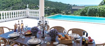 Spacious villa with lovely view to the landscape and the sea