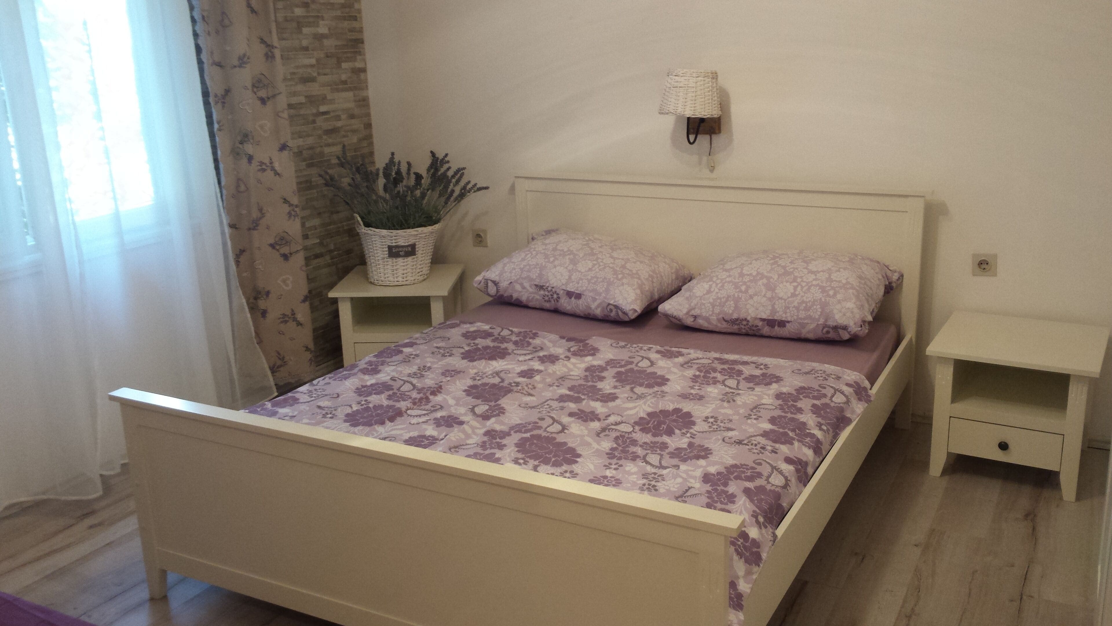 5 bedrooms, iron/ironing board, travel crib, free WiFi