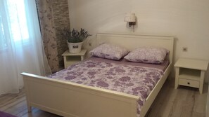 5 bedrooms, iron/ironing board, travel cot, free WiFi