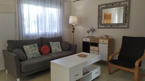 電視、DVD 播放機、書籍、音響