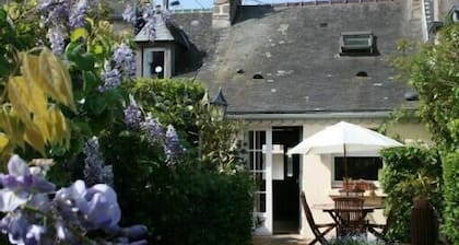 Sea cottage with garden in St Vaast la Hougue / Tatihou (UNESCO site)/ WIFI