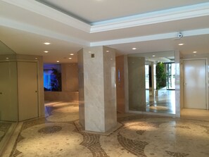 Interior - Luxurious 2P seaside Clim floor panoramic view parking residence prestige (Antibes)