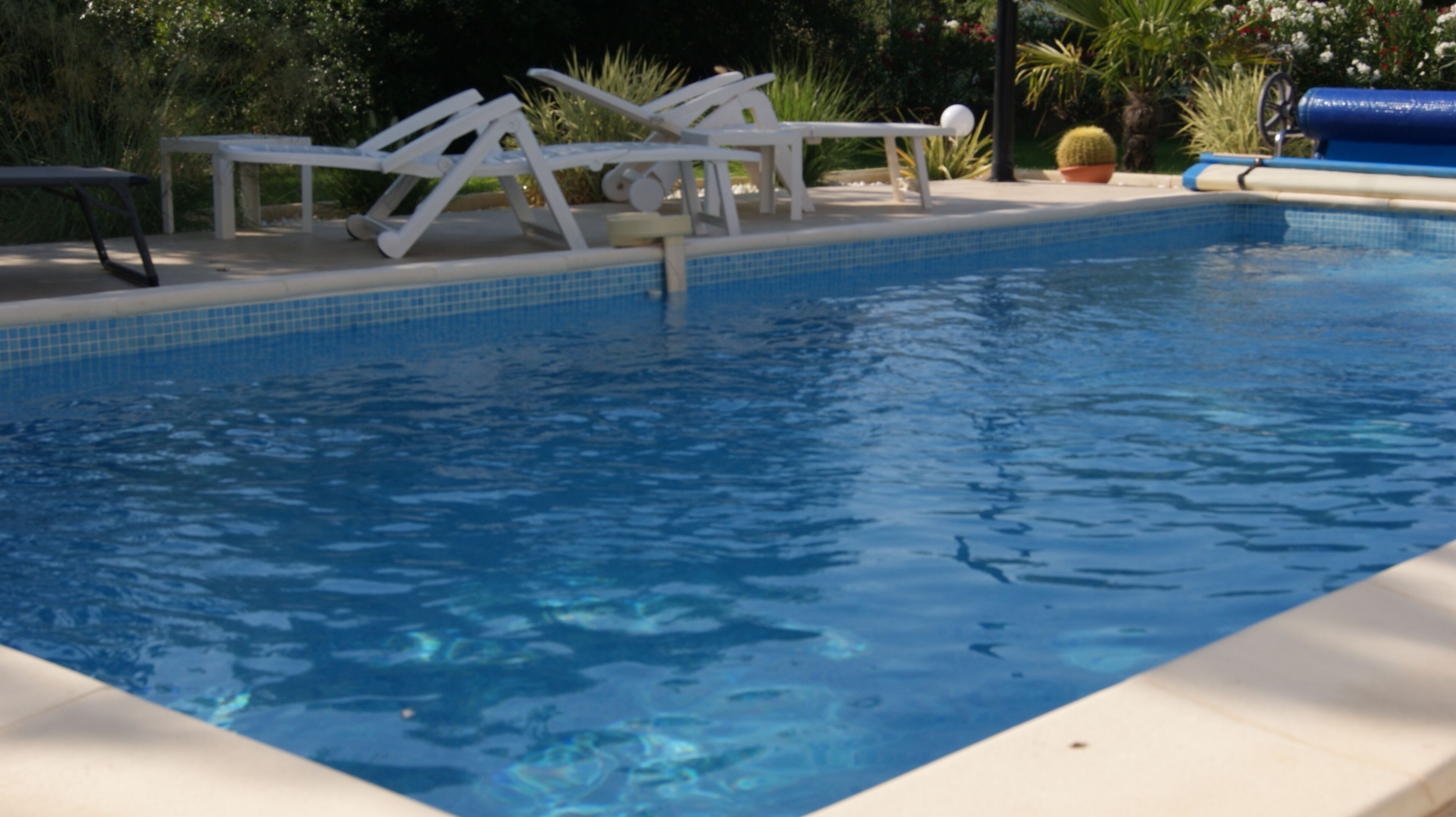 piscine chauffé de 7,50 m sur 3,80 m