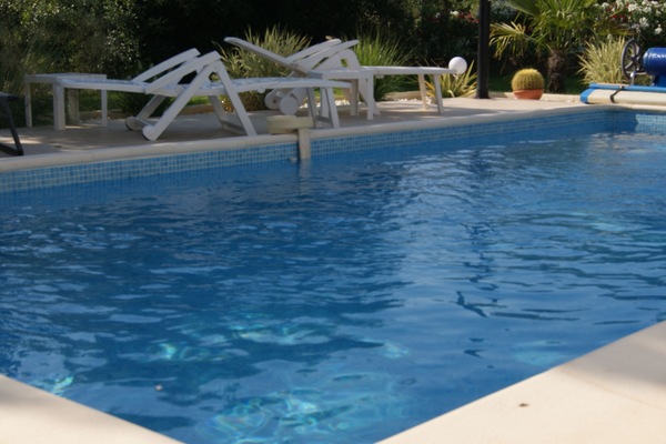 piscine chauffé de 7,50 m sur 3,80 m