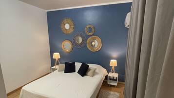 4 bedrooms, iron/ironing board, WiFi, bed sheets