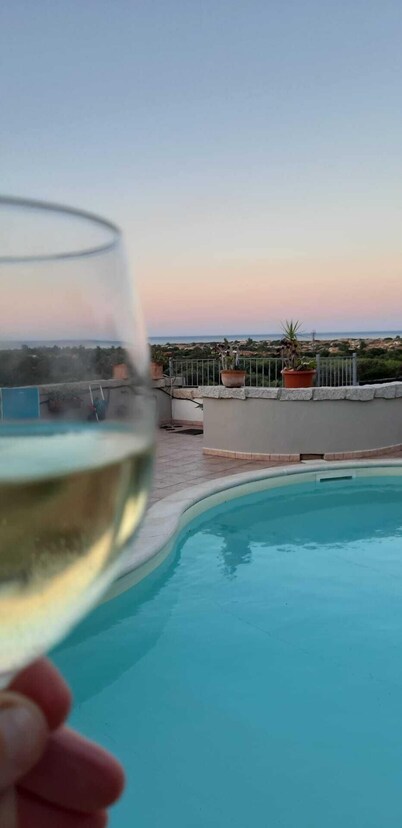 San Teodoro large Villa Sleeps  7 air conditioning PRIVATE Pool⛱️ Ocean View