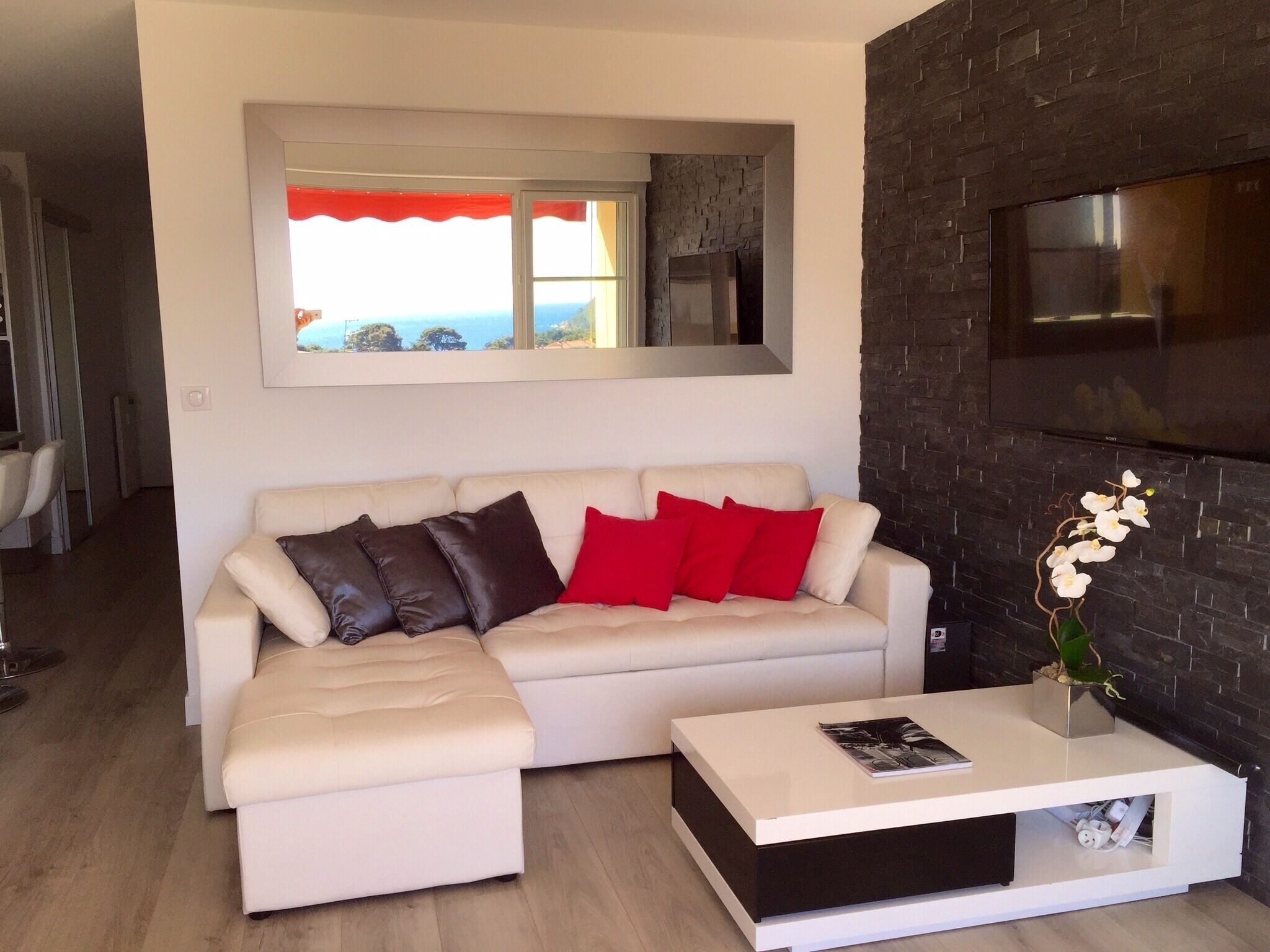 Air-conditioned luxury apartment Cassis. Sea view terrace. Beach and town center on foot