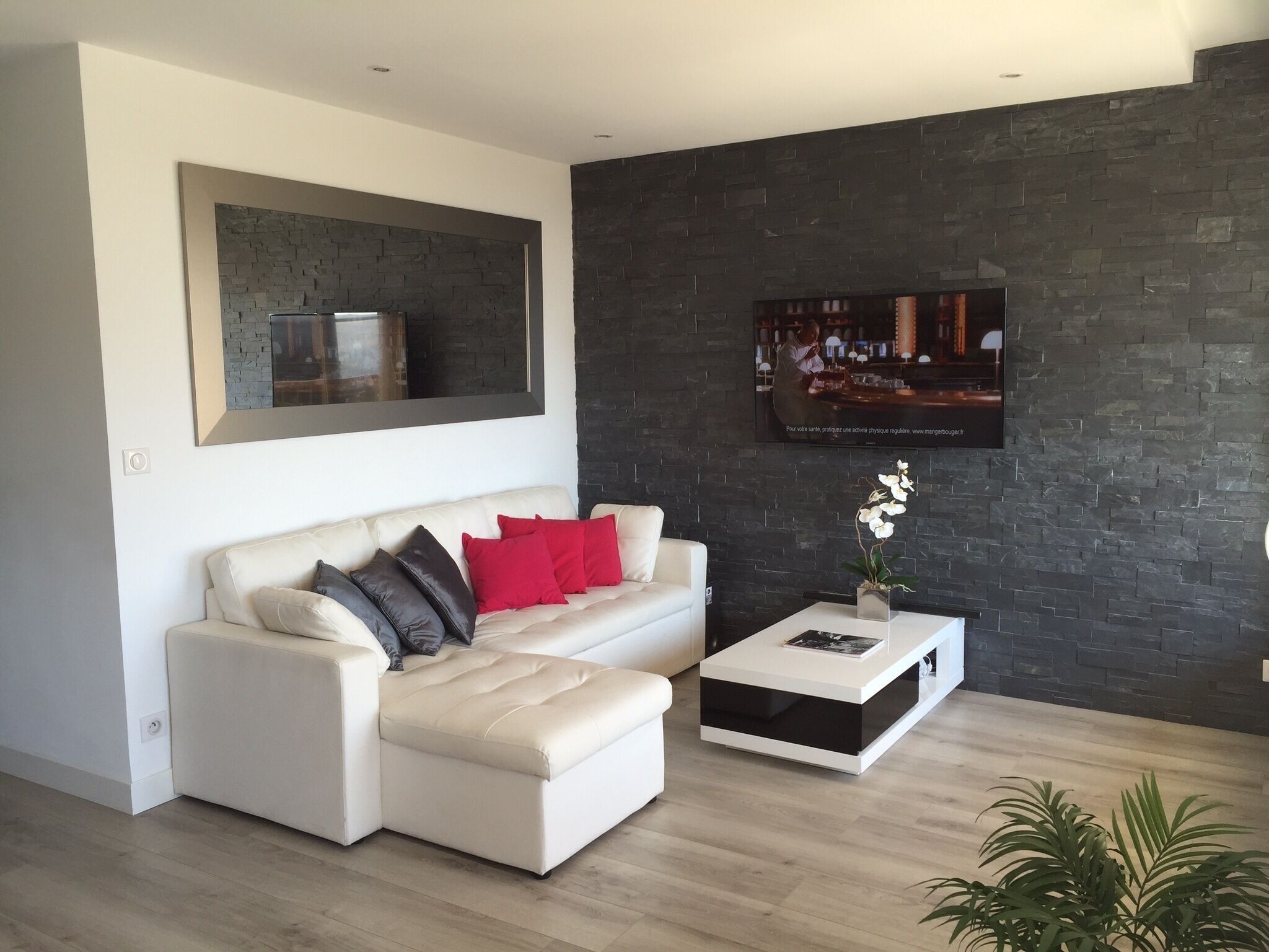 Air-conditioned luxury apartment Cassis. Sea view terrace. Beach and town center on foot