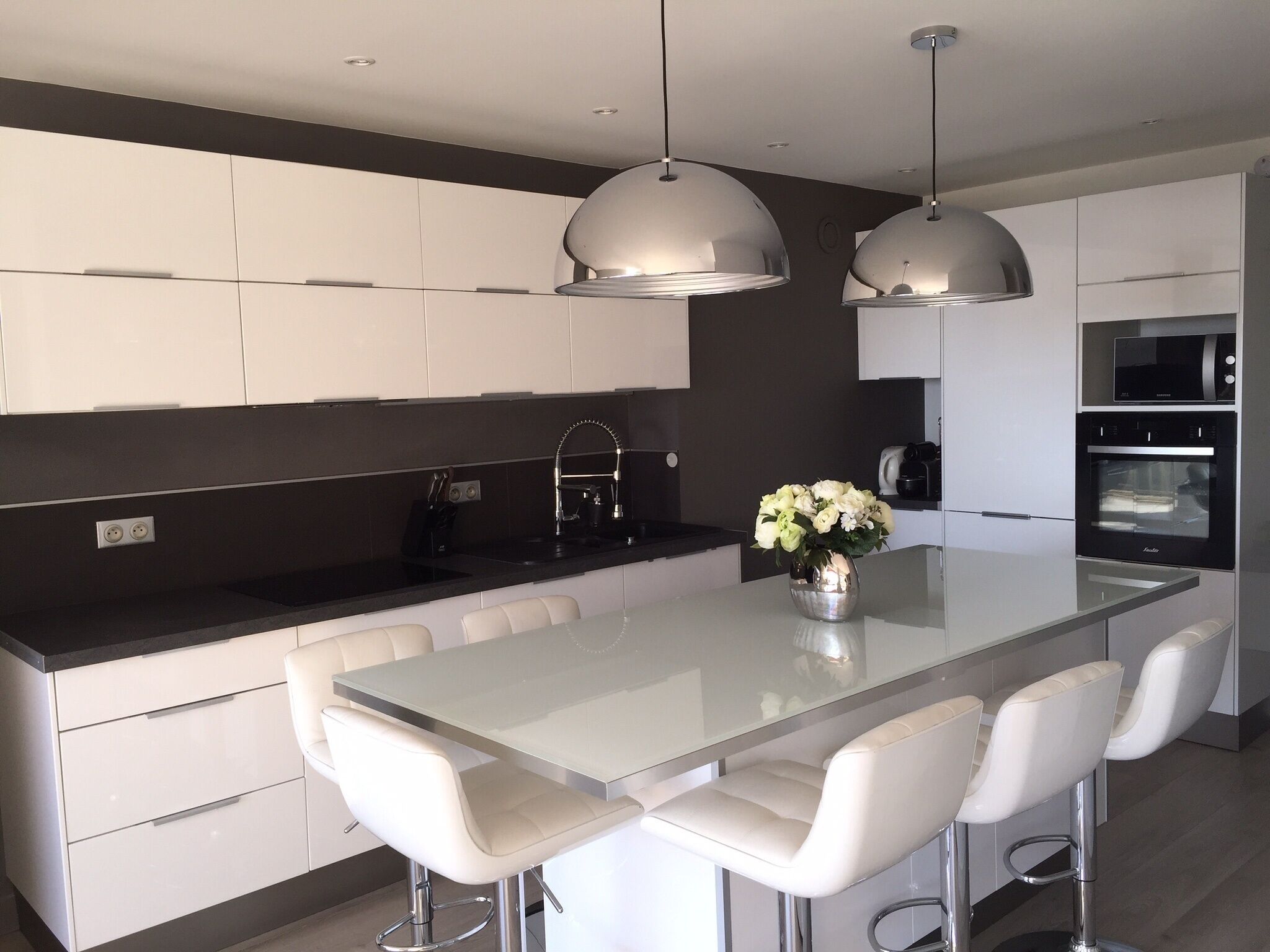 Air-conditioned luxury apartment Cassis. Sea view terrace. Beach and town center on foot