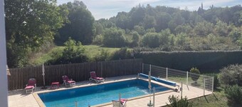 Villa 4 chambres clim piscine chauffée privée et grand jardin clos à Lourmarin