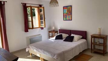 4 bedrooms, iron/ironing board, travel crib, free WiFi