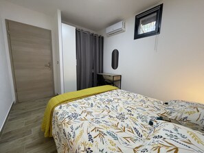 1 bedroom, in-room safe, iron/ironing board, travel cot - GROUND FLOOR VILLA NEAR SANTA GIULIA, QUIET 4 PERS AIR-CONDITIONED GARDEN NOT OVERLOOKED (Porto-Vecchio)